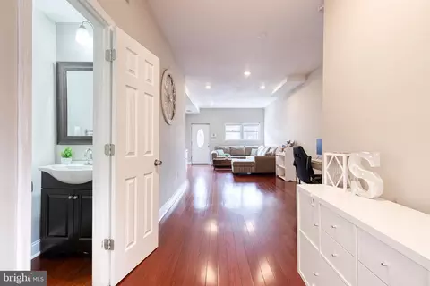 Entry Way - 542 S Lehigh St, Baltimore, MD 21224 photo 4 of 6