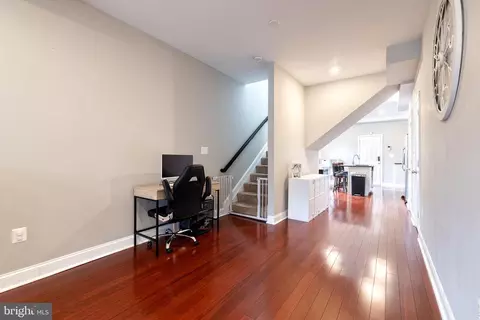 Entry Way - 542 S Lehigh St, Baltimore, MD 21224 photo 3 of 6