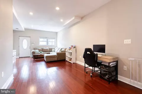 Living - 542 S Lehigh St, Baltimore, MD 21224 photo 2 of 2