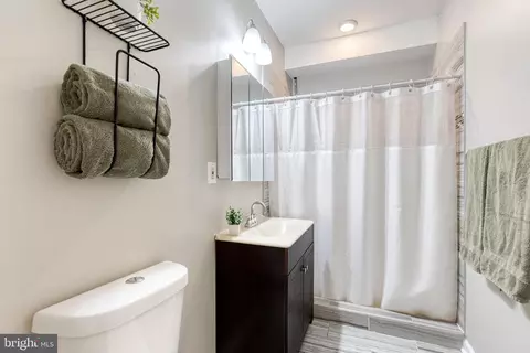 Bath - 542 S Lehigh St, Baltimore, MD 21224 photo 2 of 3