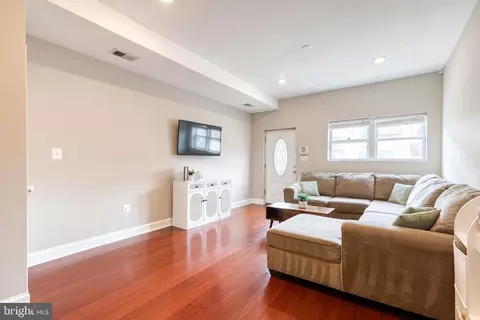 Living - 542 S Lehigh St, Baltimore, MD 21224 photo 1 of 2