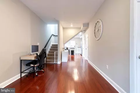 Entry Way - 542 S Lehigh St, Baltimore, MD 21224 photo 2 of 6