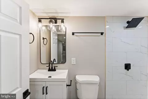 Bath - 602 Denison St, Baltimore, MD 21229 photo 2 of 3