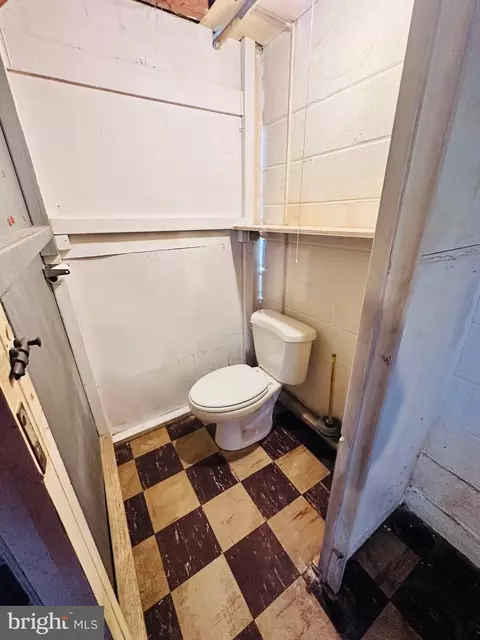 Bath - 4728 Chatford Ave, Baltimore, MD 21206 photo 2 of 2