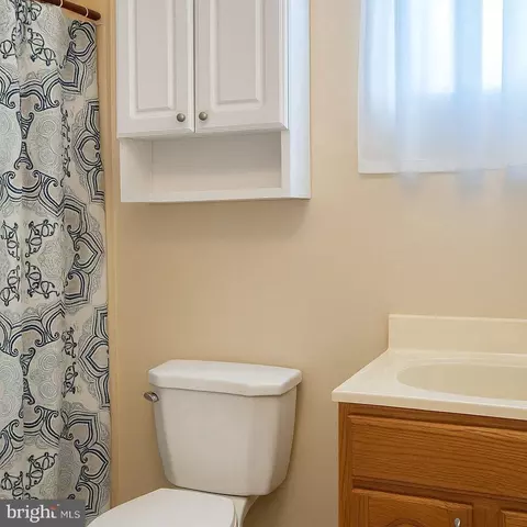 Bath - 4801 Holder Ave, Baltimore, MD 21214 photo 1 of 1