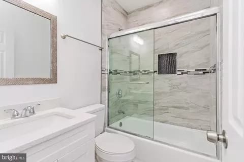 Bath - 1315 Harlem Ave, Baltimore, MD 21217 photo 2 of 4