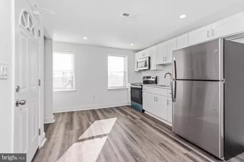 Entry Way - 1315 Harlem Ave, Baltimore, MD 21217 photo 11 of 19