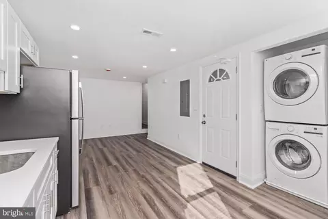 Entry Way - 1315 Harlem Ave, Baltimore, MD 21217 photo 13 of 19