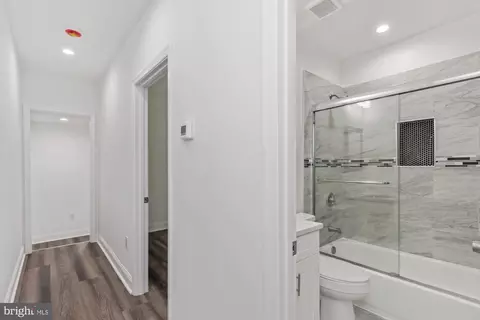 Entry Way - 1315 Harlem Ave, Baltimore, MD 21217 photo 15 of 19