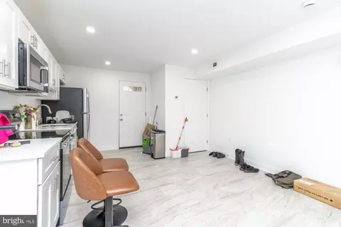 Entry Way - 1315 Harlem Ave, Baltimore, MD 21217 photo 16 of 19