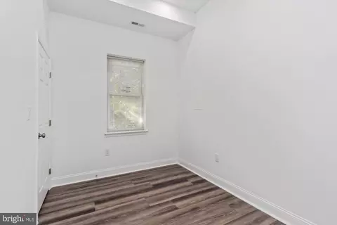 Entry Way - 1315 Harlem Ave, Baltimore, MD 21217 photo 5 of 19