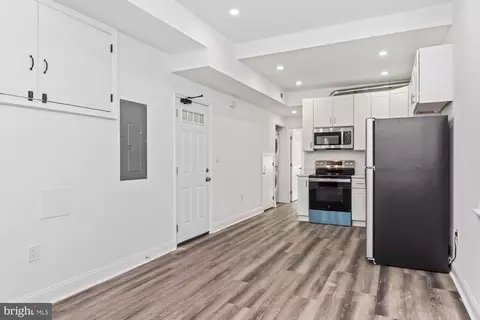 Entry Way - 1315 Harlem Ave, Baltimore, MD 21217 photo 9 of 19