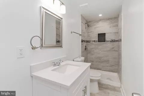 Bath - 1315 Harlem Ave, Baltimore, MD 21217 photo 1 of 4