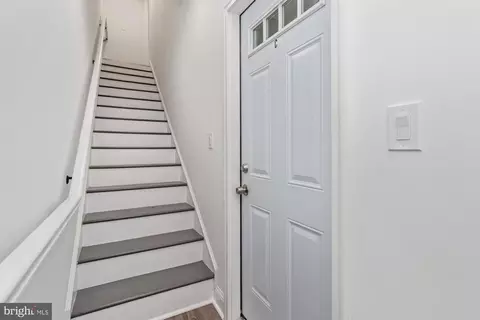 Entry Way - 1315 Harlem Ave, Baltimore, MD 21217 photo 7 of 19