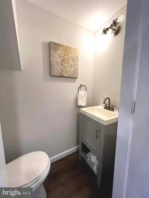Bath - 324 S Castle St, Baltimore, MD 21231 photo 1 of 3
