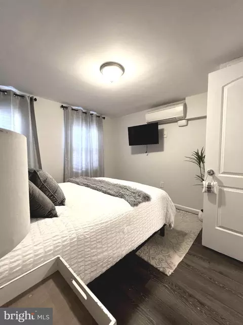 Bedroom - 324 S Castle St, Baltimore, MD 21231 photo 2 of 2
