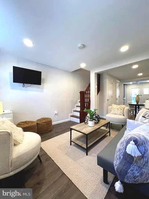 Living - 324 S Castle St, Baltimore, MD 21231 photo 1 of 1