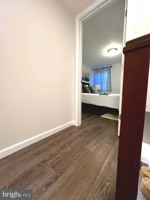 Entry Way - 324 S Castle St, Baltimore, MD 21231 photo 1 of 2