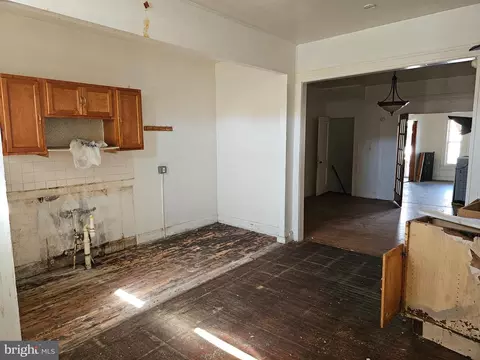 Entry Way - 3239 Dudley Ave, Baltimore, MD 21213 photo 6 of 9