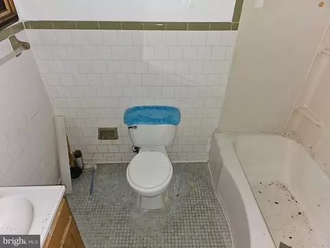 Bath - 3239 Dudley Ave, Baltimore, MD 21213 photo 2 of 2