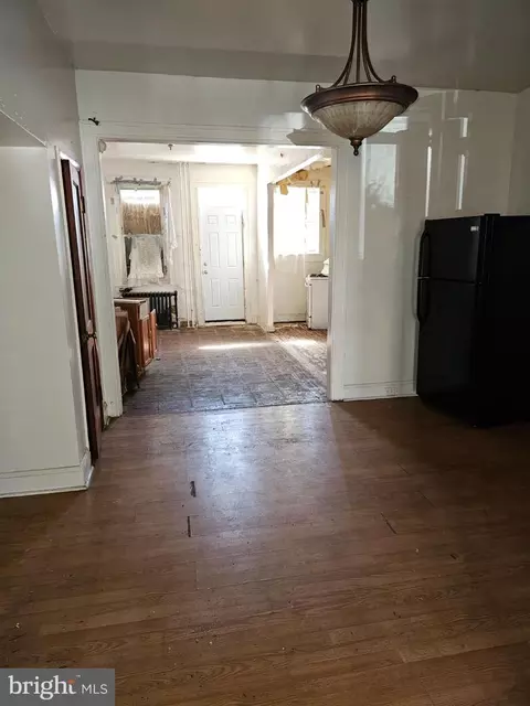 Entry Way - 3239 Dudley Ave, Baltimore, MD 21213 photo 3 of 9