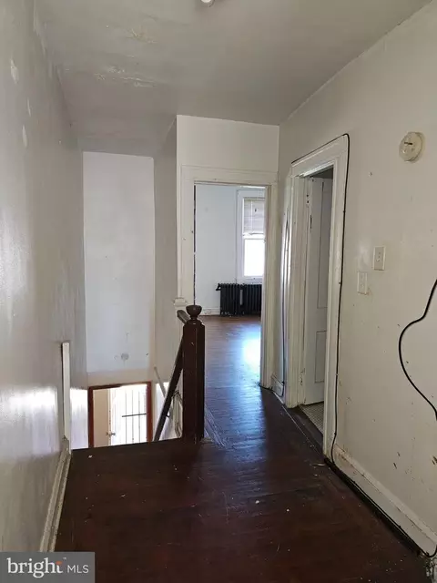 Entry Way - 3239 Dudley Ave, Baltimore, MD 21213 photo 7 of 9