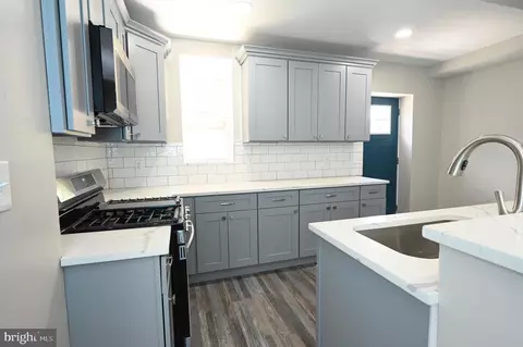 Entry Way - 3303 Westerwald Ave, Baltimore, MD 21218 photo 5 of 8