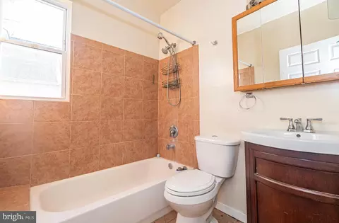 Bath - 3306 Walbrook Ave, Baltimore, MD 21216 photo 2 of 3