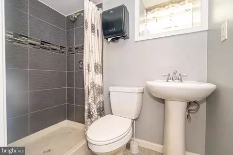 Bath - 3306 Walbrook Ave, Baltimore, MD 21216 photo 3 of 3