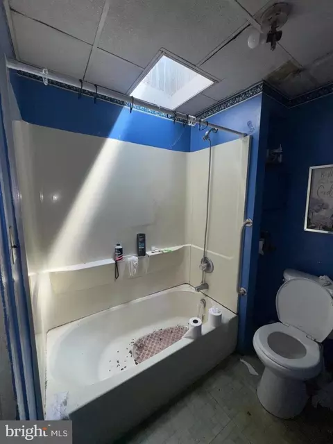 Bath - 744 Bartlett Ave, Baltimore, MD 21218 photo 1 of 2