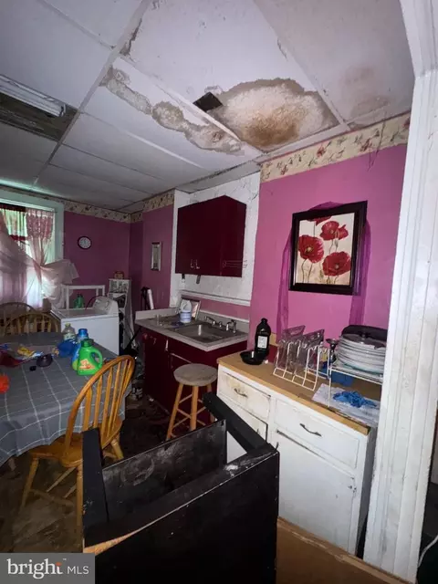 Entry Way - 744 Bartlett Ave, Baltimore, MD 21218 photo 5 of 7