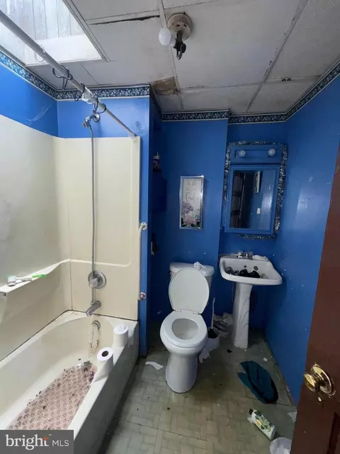 Bath - 744 Bartlett Ave, Baltimore, MD 21218 photo 2 of 2