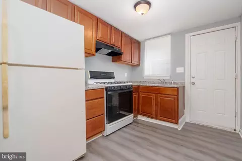 Entry Way - 1137 N Mount St, Baltimore, MD 21217 photo 1 of 3