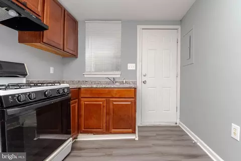 Entry Way - 1137 N Mount St, Baltimore, MD 21217 photo 2 of 3