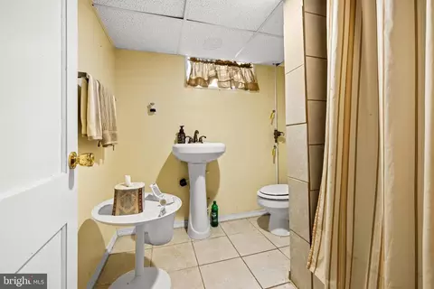 Bath - 2107 Echodale Ave, Baltimore, MD 21214 photo 3 of 4
