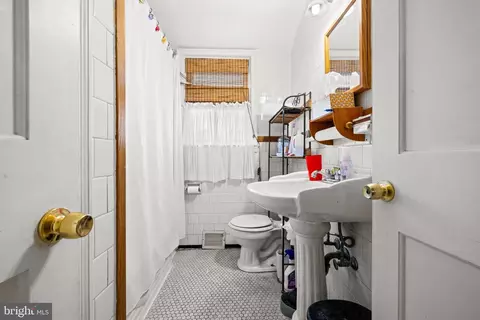 Bath - 2107 Echodale Ave, Baltimore, MD 21214 photo 4 of 4