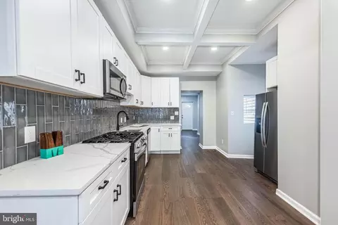 Entry Way - 1715 E Oliver St, Baltimore, MD 21213 photo 3 of 10
