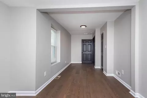 Entry Way - 1715 E Oliver St, Baltimore, MD 21213 photo 7 of 10