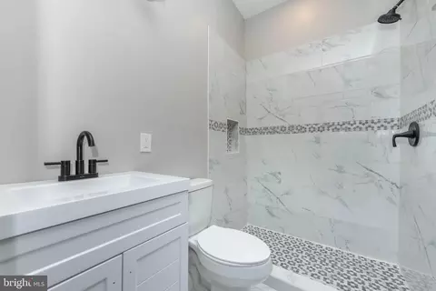 Bath - 1715 E Oliver St, Baltimore, MD 21213 photo 1 of 5