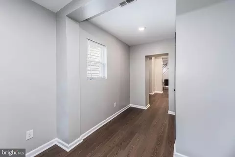 Entry Way - 1715 E Oliver St, Baltimore, MD 21213 photo 5 of 10