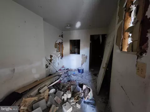 Entry Way - 1627 Mosher St, Baltimore, MD 21217 photo 3 of 7