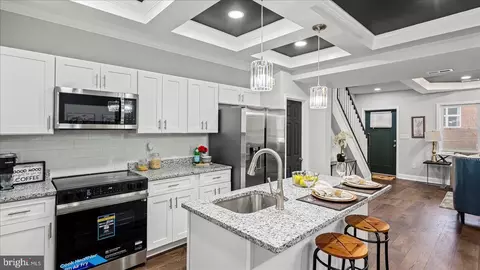 Entry Way - 3223 Spaulding Ave, Baltimore, MD 21215 photo 7 of 16