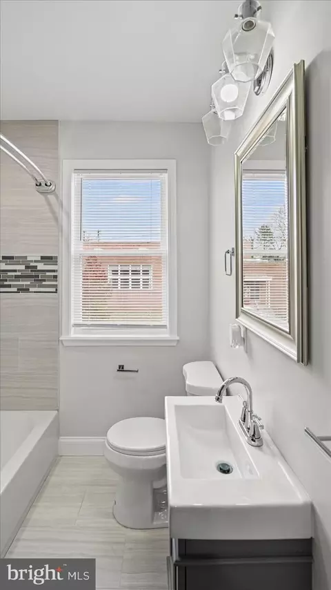 Bath - 3223 Spaulding Ave, Baltimore, MD 21215 photo 2 of 4
