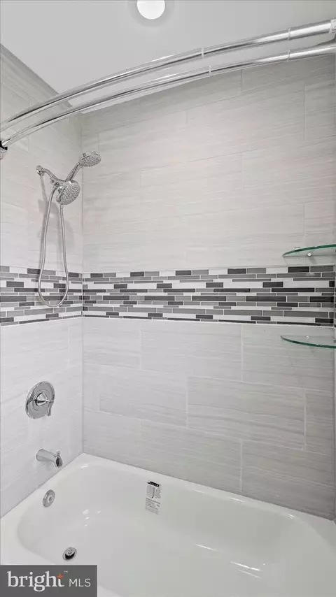 Bath - 3223 Spaulding Ave, Baltimore, MD 21215 photo 3 of 4