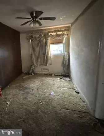 Entry Way - 4335 Greenhill Ave, Baltimore, MD 21206 photo 6 of 7