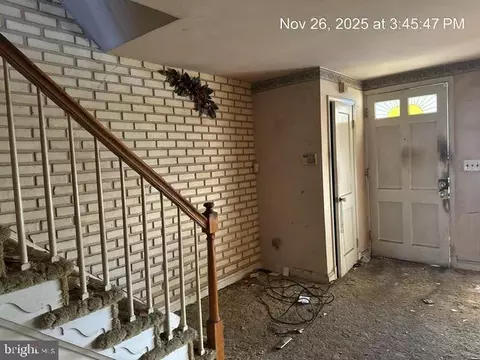 Entry Way - 4335 Greenhill Ave, Baltimore, MD 21206 photo 2 of 7