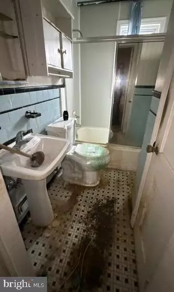 Entry Way - 4335 Greenhill Ave, Baltimore, MD 21206 photo 4 of 7