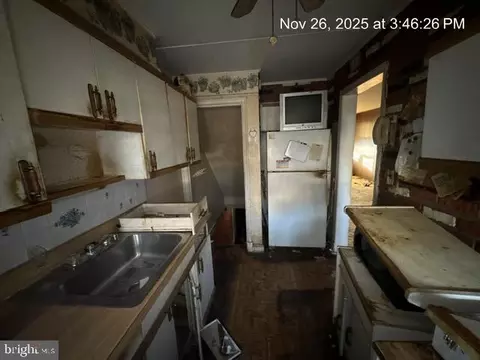 Entry Way - 4335 Greenhill Ave, Baltimore, MD 21206 photo 5 of 7