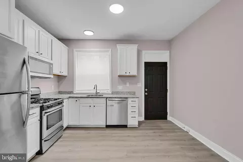 Entry Way - 2576 W Baltimore St W, Baltimore, MD 21223 photo 6 of 12