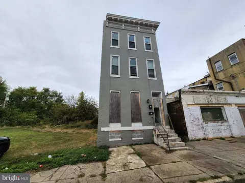 922 Calhoun St, Baltimore, MD 21217